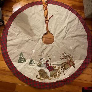 Tree skirt